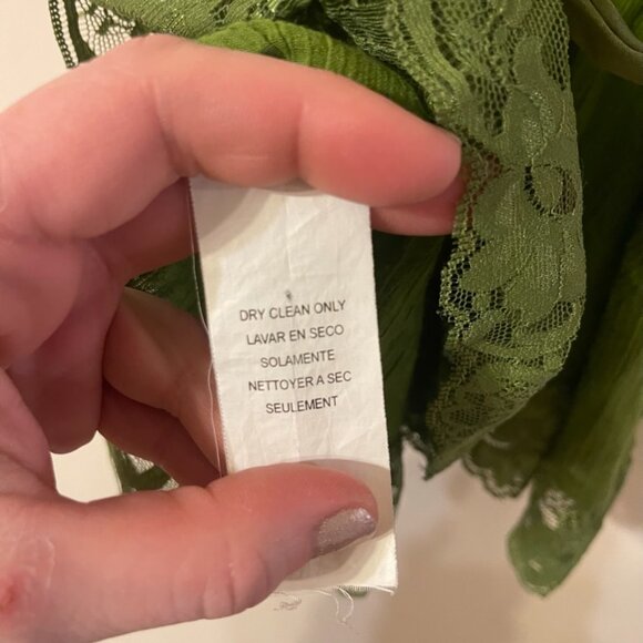 Beautiful Bebe Silk deep-Vneck Wrap Around tank with Lace and Sequins Size S - Picture 8 of 8